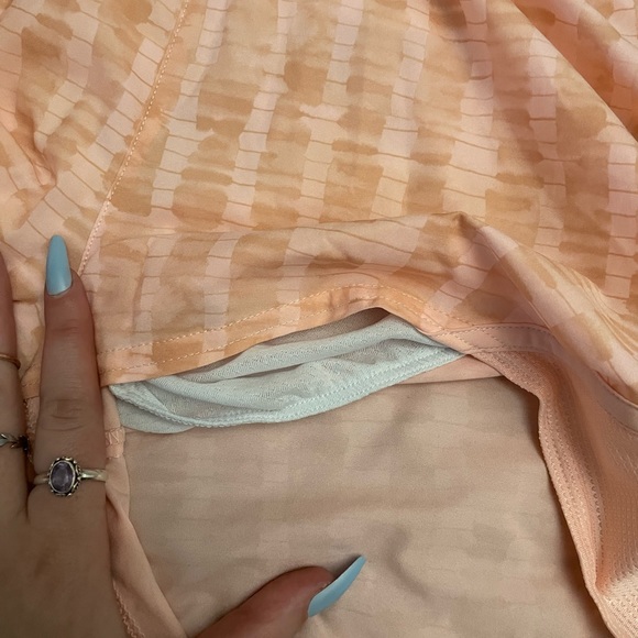 Peach under armor workout shorts - Picture 2 of 2